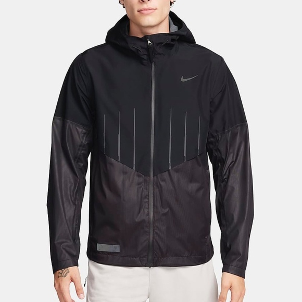 ❗️ NWT Nike Running Division Aerogami
Men's Storm-FIT ADV Running Jacket❗️sz L